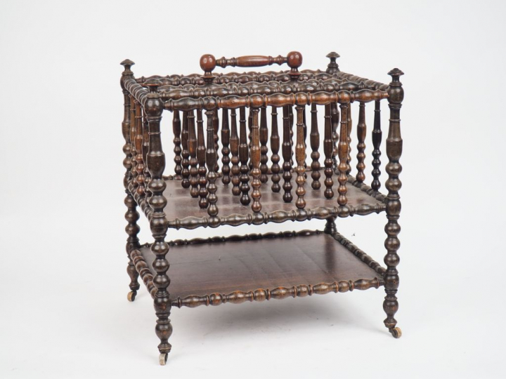 Casier à musique Napoléon III en acajou et placage d'acajou  H. 47 cm.