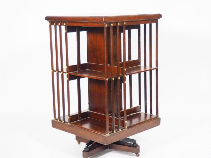 Bibliothèque tournante XIXème anglaise en acajou, placage d'acajou et 