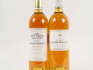 Vente aux enchères 2 BOUTEILLES 1er CC SAUTERNES : 1 CHÂTEAU SIGALAS RABAUD 2001 - 1 CHÂT