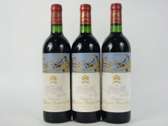Vente aux enchères 3 BOUTEILLES CHÂTEAU MOUTON ROTHSCHILD 1er GCC PAUILLAC - 1981 - BG