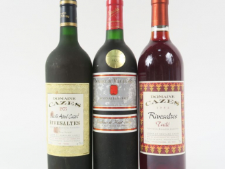 Vente aux enchères 3 BOUTEILLES RIVESALTES : 2 DOMAINE CAZES  1 CUVÉE AIMÉ CAZES 1975 - 1