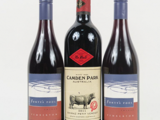 Vente aux enchères 3 BOUTEILLES VINS AUSTRALIENS : 1 CAMDEN PARK SHIRAZ PETIT VERDOT 2011