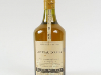 Vente aux enchères 1 BOUTEILLE CÔTES DU JURA CHÂTEAU D'ARLAU COMTE DE LAGUICHE - 1985 - E