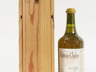 Vente aux enchères 1 BOUTEILLE CHÂTEAU CHALON LA CAVE DE LA REINE JEANNE - 2003 - COFFRET