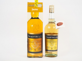 Vente aux enchères 1 BOUTEILLE CHARTREUSE JAUNE PÉRIODE 1966-1982 - COFFRET