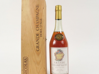 Vente aux enchères 1 BOUTEILLE GRANDE CHAMPAGNE 'HORS D'ÂGE' RÉSERVE NICOLAS 42° - COFFRE