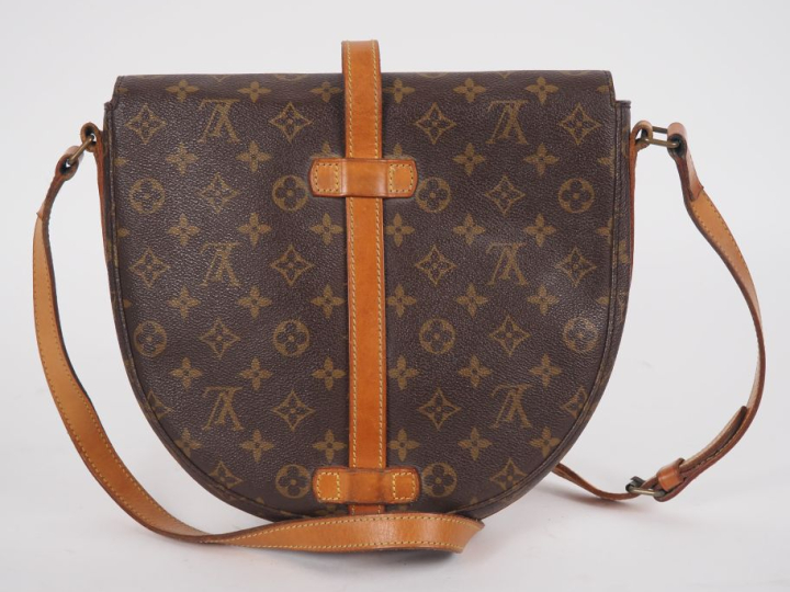 LOUIS VUITTON Sac CHANTILLY (c 1975). Toile monogramée et vache nature
