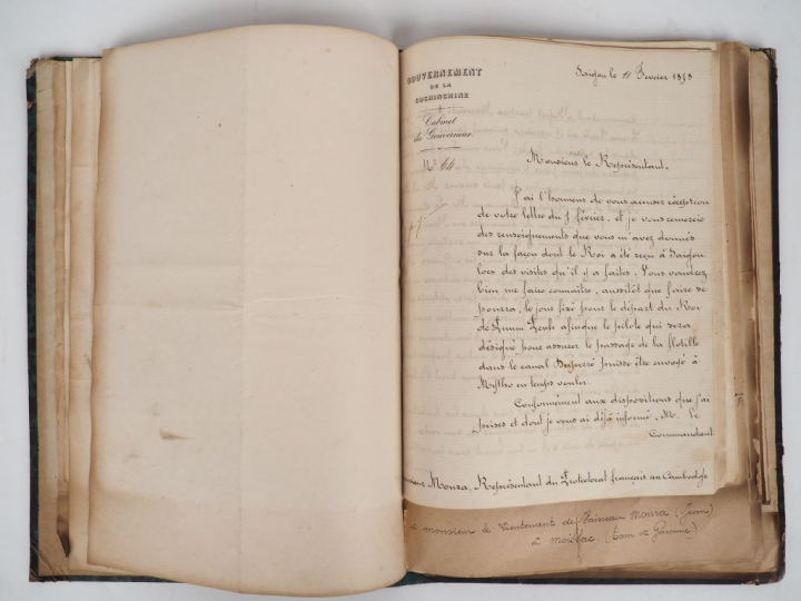 [CAMBODGE]. ENSEMBLE DE 57 LETTRES MANUSCRITES ADRESSÉES À Jean MOURA 