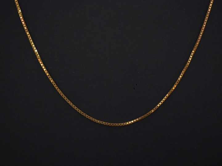 Collier en or.  Poids : 7,90 g Longueur : 50 cm   