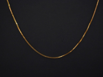 Vente aux enchères Collier en or.  Poids : 7,90 g Longueur : 50 cm   