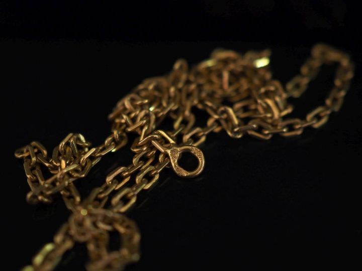 Collier en or.  Poids : 6,30 g Longueur : 47 cm   