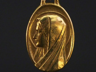 Vente aux enchères Médaille de baptême en or.  Poids : 3,10 g   