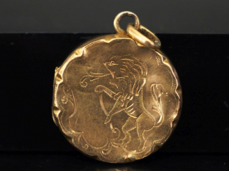 Vente aux enchères Pendentif en or.  Poids : 4,06 g   