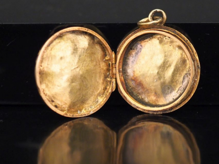 Pendentif en or.  Poids : 4,06 g   