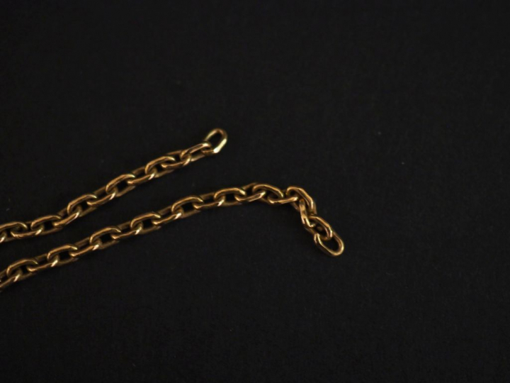 Chaine en or.  (cassée) Poids : 7,61 g   