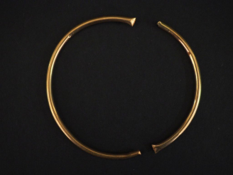 Vente aux enchères Jonc en or jaune.  Poids. 4,04 g (accidenté)   