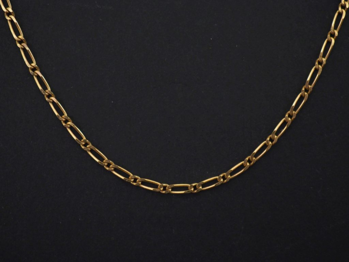 Chaine en or jaune, maille cheval. Long. 45 cm Poids. 3,85 g   