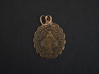 Vente aux enchères Médaille "de la rue du Bac" en or.  Poids : 0,81 g   
