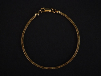 Vente aux enchères Bracelet en or, maille tressée.  Poids : 4,07 g Longeur : 15 cm   