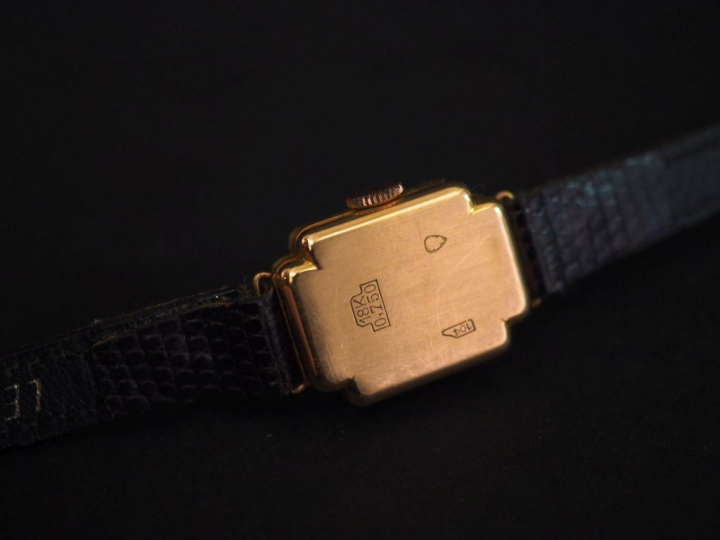 Montre de dame, boîtier or (manque le verre). Poids tel : 10,34 g   