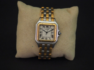 Vente aux enchères CARTIER.  Montre "Panthère", boîtier et bracelet en or jaune et acier.