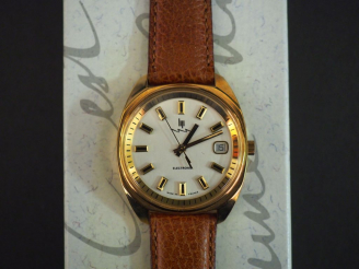 Vente aux enchères LIP.  Montre "Général de Gaulle", dans sa boite d'origine.   