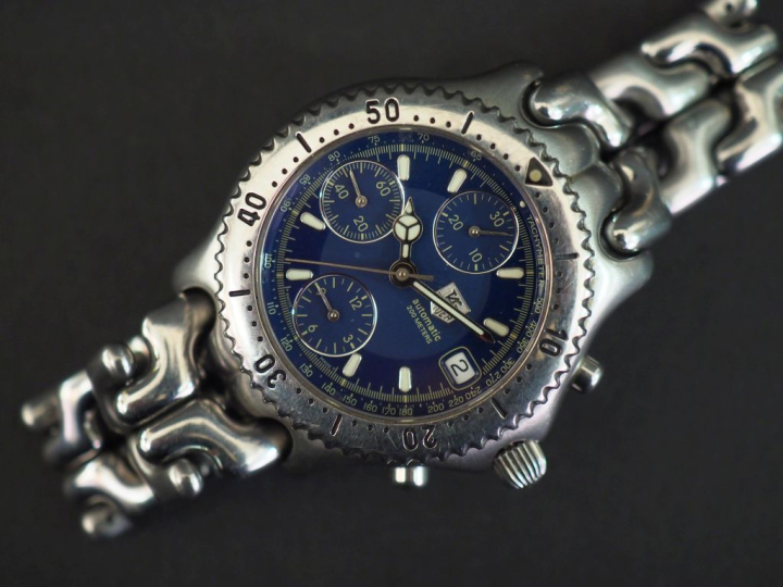 TAG HEUER, Automatic Montre bracelet d'homme en acier.  Boitier à lune