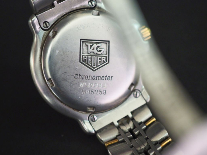 TAG HEUER, Chronometer Montre bracelet d'homme en acier. Boitier à lun