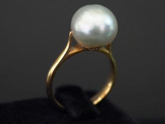 Vente aux enchères Bague or et perle. Poids tel : 5 g   