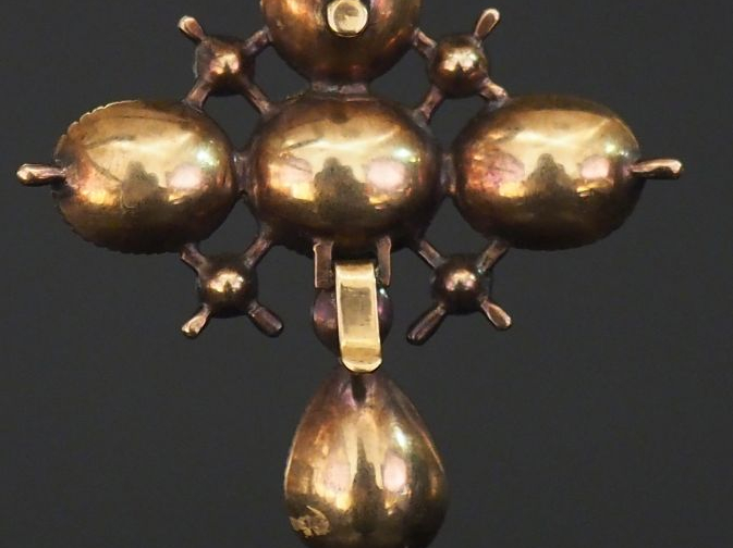 Pendentif, monture en vermeil et 10 grenats. Poids tel : 7 g   