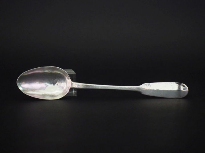 Cuillère à ragoût en argent, (ressoudée) Poids : 98 g   