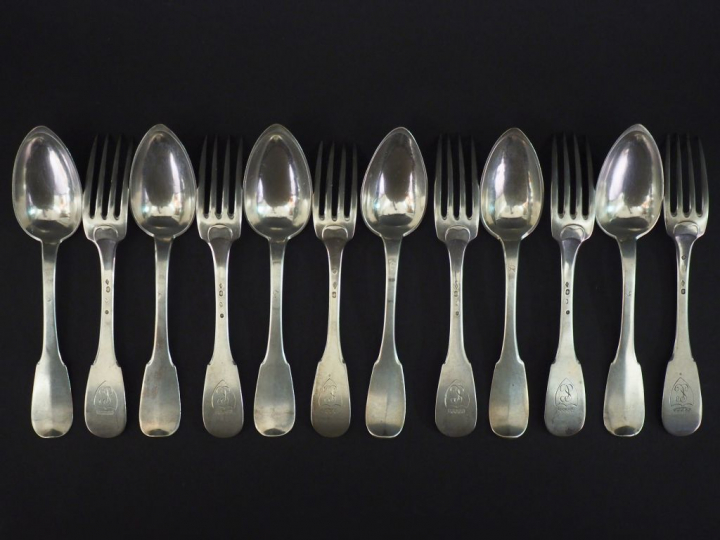 6 grands couverts en argent, poinçon au premier coq, décor de monogram