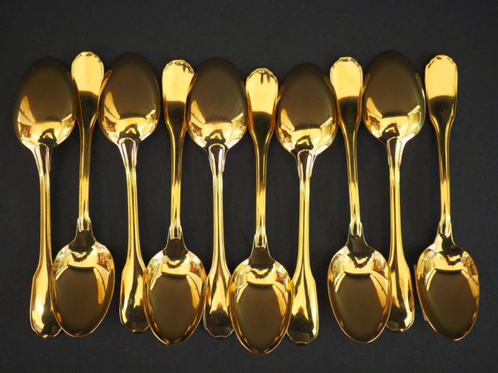 10 cuillères à café en vemeil, poinçon Minerve. Poids : 144 g   