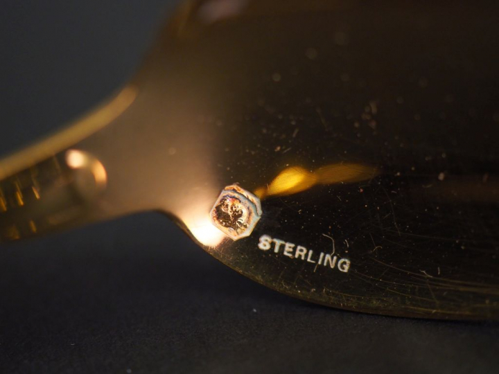 10 cuillères à café en vemeil, poinçon Minerve. Poids : 144 g   