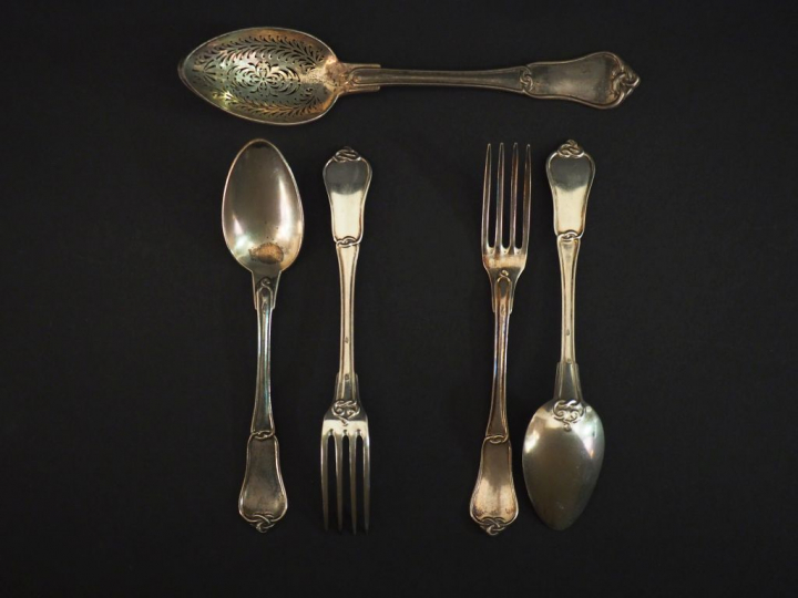 Petite cuillère à olive en argent, Napoléon III, poinçon Minerve 2 cou