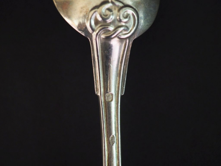 Petite cuillère à olive en argent, Napoléon III, poinçon Minerve 2 cou
