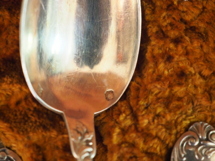 12 cuillères à café Napoléon III en argent, poinçon Minerve, modèle fe