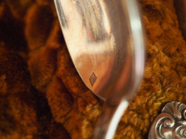 12 cuillères à café Napoléon III en argent, poinçon Minerve, modèle fe