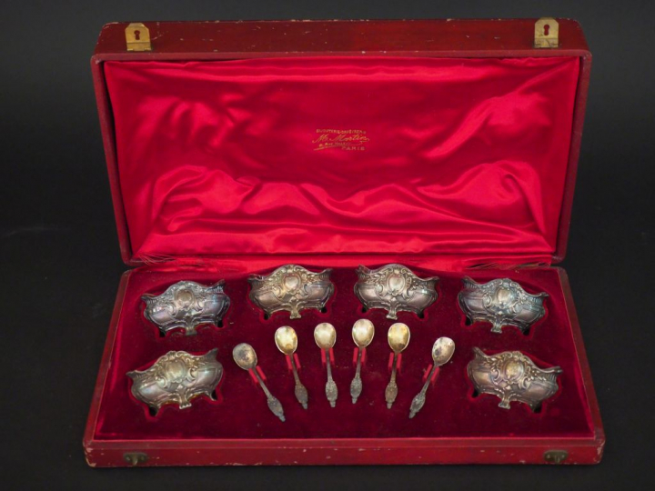 Suite de 6 salerons Napoléon III de style Louis XVI avec leurs pelles 