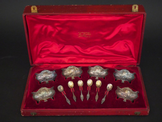 Vente aux enchères Suite de 6 salerons Napoléon III de style Louis XVI avec leurs pelles 