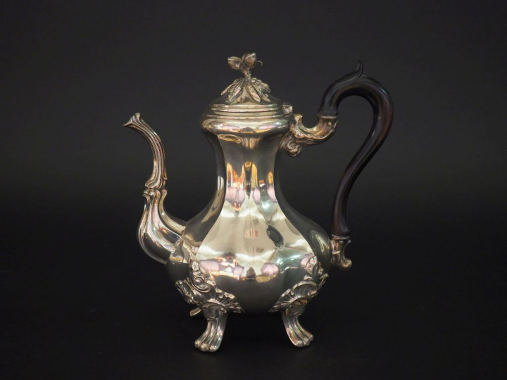 Verseuse Napoléon III en argent, poinçon Minerve. Poids tel : 530 g   