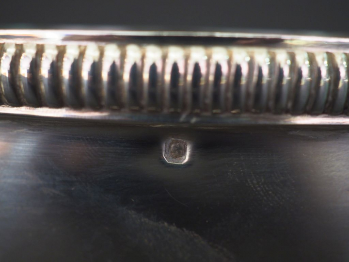 Sucrier en argent, poinçon Minerve, modèle à godrons et coquille. Poid