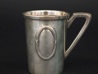 Vente aux enchères Tasse en argent, travail étranger. Poids : 50 g   