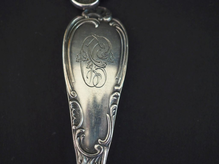 Ménagère de style Rocaille en argent, poinçon Minerve, monogrammée com