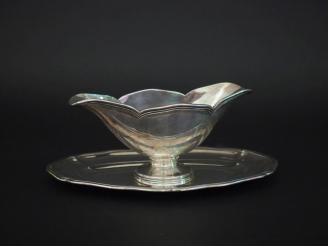 Vente aux enchères Saucière en argent étranger. Poids : 467 g   