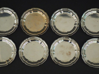 Vente aux enchères 8 dessous de bouteille en argent étranger. Poids : 264 g   