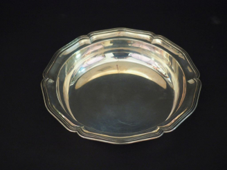 Vente aux enchères Jatte creuse en argent étranger. Poids : 455 g   