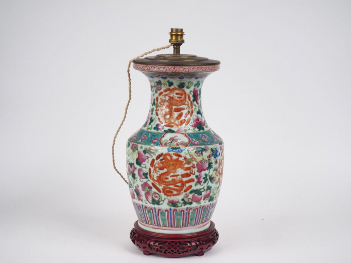 Chine, période Guangxu  Vase balustre en porcelaine et émaux de la fam