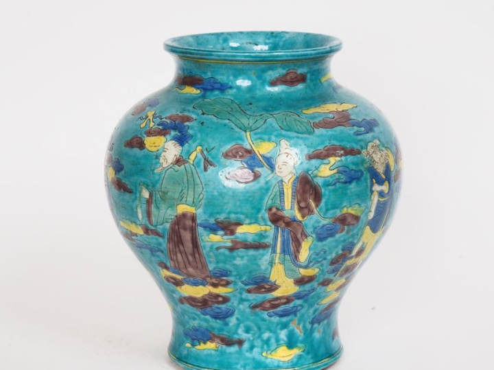 Chine, XIXe siècle,  Jarre en céramique et émaux de style fahua à déco