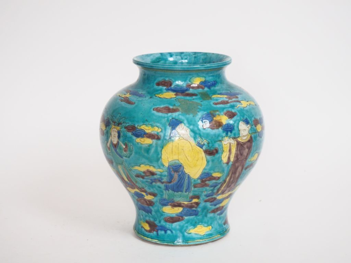 Chine, XIXe siècle,  Jarre en céramique et émaux de style fahua à déco